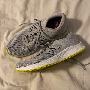 New balance tennis shoe